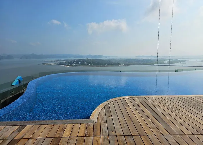 Hotel Khach San A Lacarte Bay, Ngay Mat Bien, Mien Phi Be Boi 5*