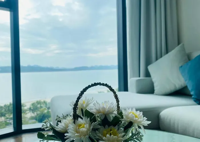 Hotel Khach San A Lacarte Bay, Ngay Mat Bien, Mien Phi Be Boi 5*