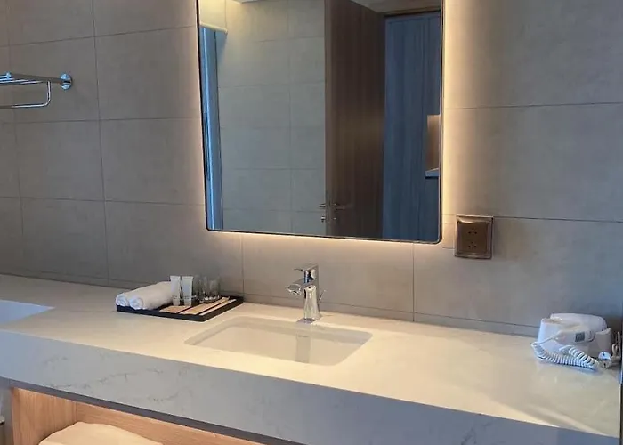 Khach San A Lacarte Bay, Ngay Mat Bien, Mien Phi Be Boi Hotel 5*