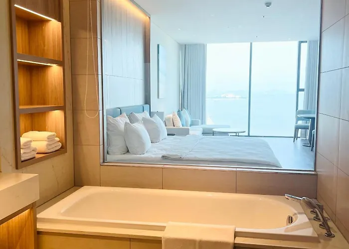 Khach San A Lacarte Bay, Ngay Mat Bien, Mien Phi Be Boi Hotel Hạ Long